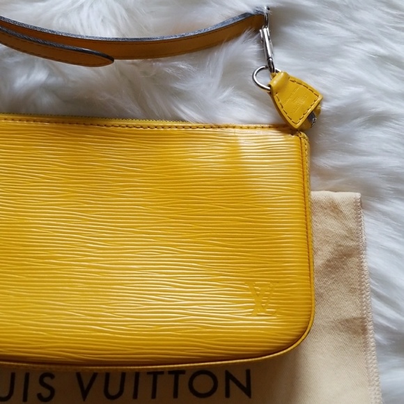 LOUIS VUITTON EPI CITRON YELLOW NM POCHETTE XBODY - Picture 3 of 8
